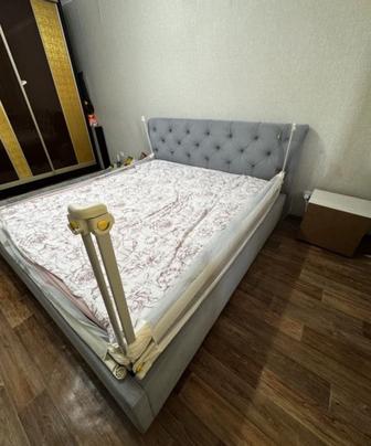 Двуспальная кровать