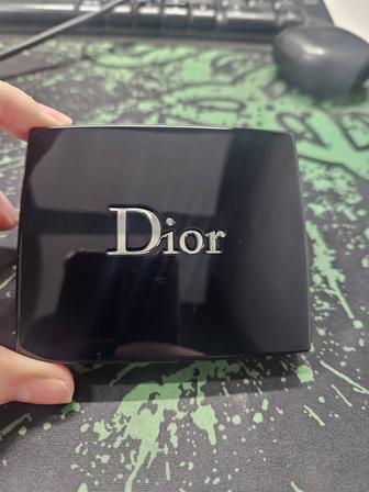 Продам Тени для век Dior