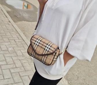 Продам сумочку Burberry