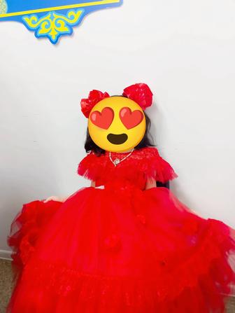 Срочно продам бальное платье на 7-8 лет!
