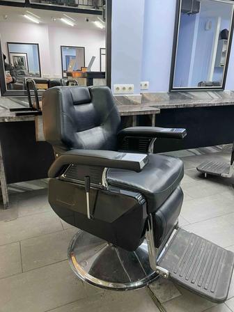 Парикмахерская кресло б/у в хорошем состояние.