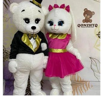 Аниматор в костюме зайки и медведя