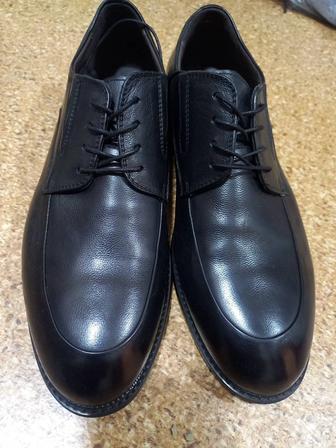 Чистка обуви кожаных туфлей и сапог .