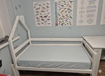 Кровать домик