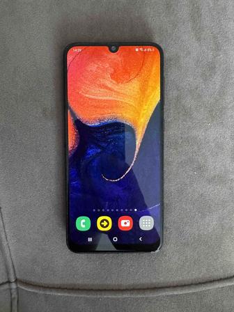 Продам смартфон Samsung A50 128 гб 2019 года