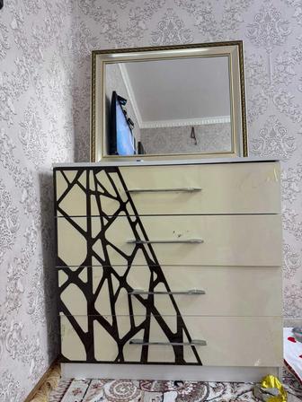 Камод айнасымен