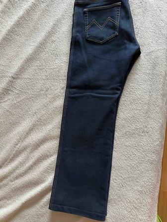 Продам фирменные мужские джинсы