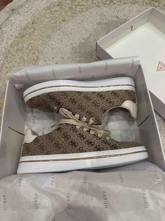 Продам кеды GUESS