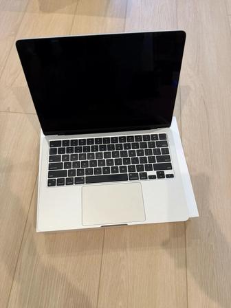 MacBook Air 13 M2 16/256 starlight