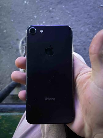 Продам iPhone 7