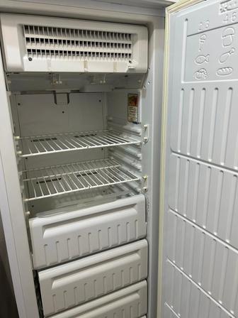 Продам морозильную камеру