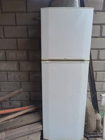 Продам холодильник