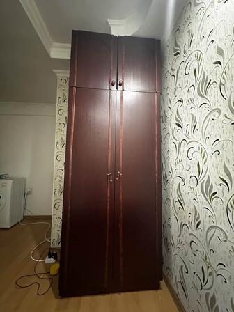 Продается шкаф и три тумбы