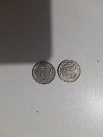 Монета 5 копеек 2000 года и 5 копеек 1997 года