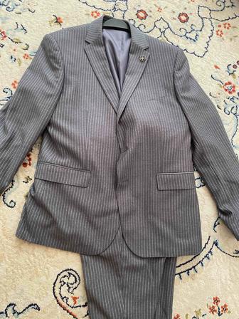 Продам костюм классический