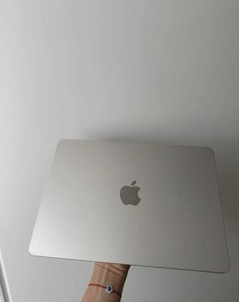 MacBook Air M2 (2022) почти новый!