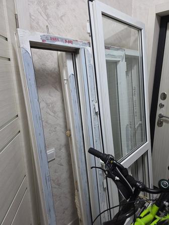 Продам балконные окна и дверь (пластик)