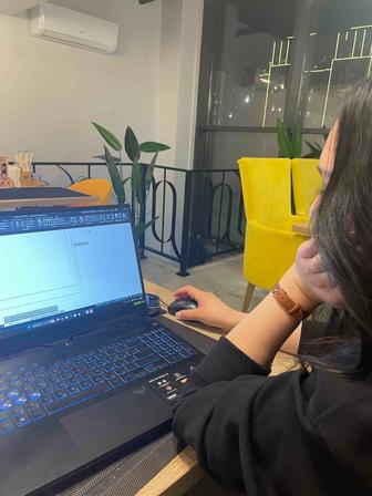 Преподовательница по дизайну интерьера