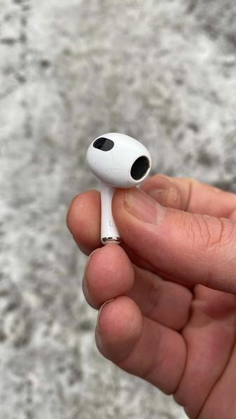 Продам левый наушники AirPods 3