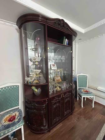 Шкаф витрина для гостиной