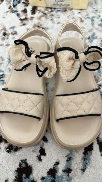 Босоножки на девочку 34р