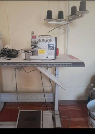 Продам новую оверлок машину в отличном состоянии