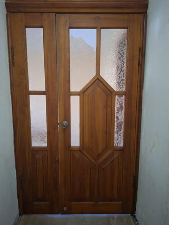 Продам деревянную дверь