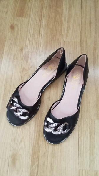 Продам женские туфли.