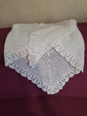 Шаль ручного вязания