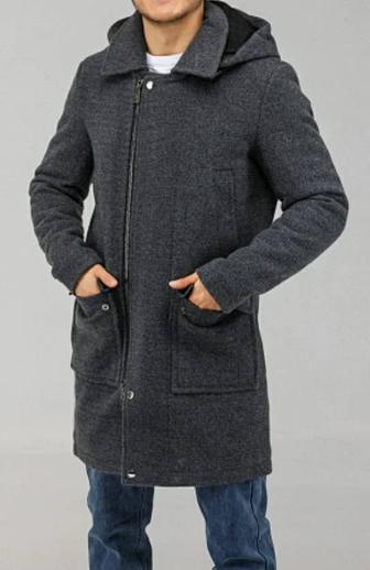 Зимнее пальто с капюшоном 48-50 раз.