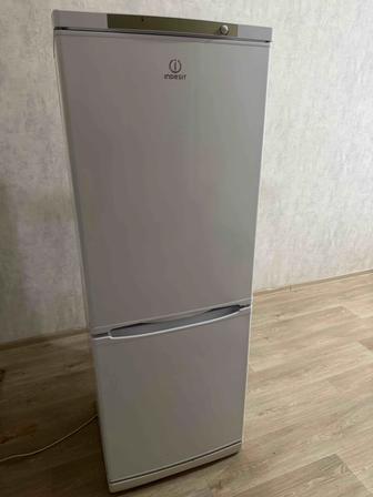 Продам холодильник Индезит