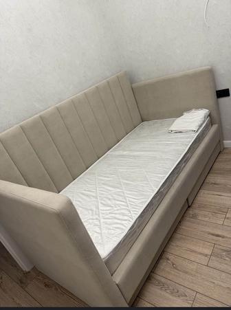 Продается диван-кровать. Диаметр 200х90. Самовывоз