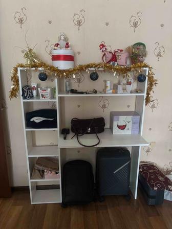 Продам стол с полочками