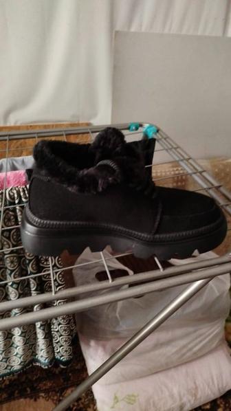 Продам новые ботинки женские зимние