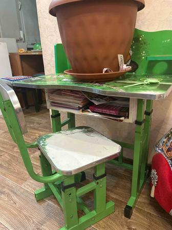 Продам детский столик и стульчик