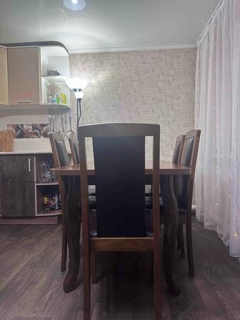 Продам кухонный стол и стулья