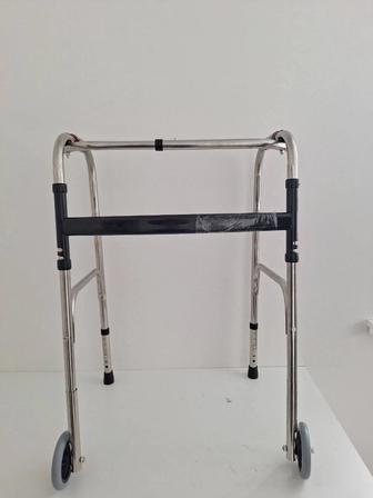 Опорные ходунки с колесами