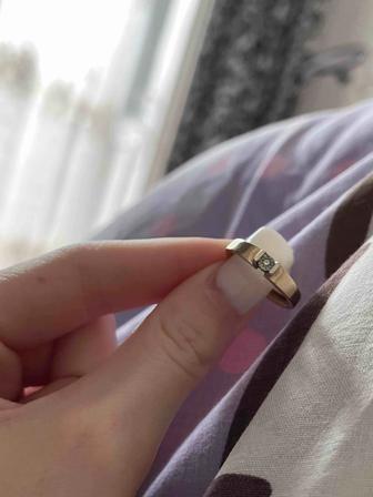 Золотое кольцо продам