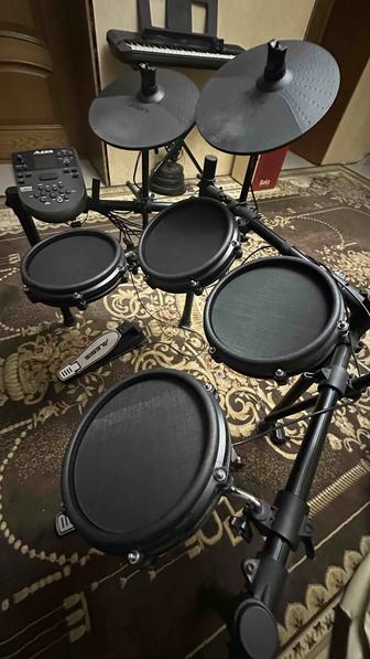 Электронная ударная установка Alesis Nitro. Барабаны. Электро барабаны