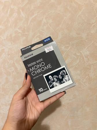 Instax WIDE Mono Chrome Fujifilm (ч/б фотоплёнка)