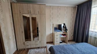 Продам спальный гарнитур (комплект с письменным столом)