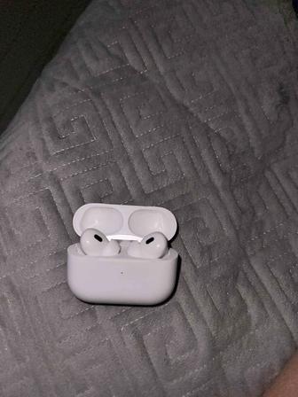 Наушники Apple AirPods Pro with Lightning/Wireless Charging белый