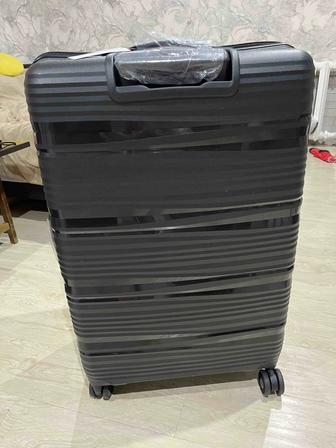 Продам чемодан