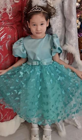 Продам платье для девочек на 6-7 лет