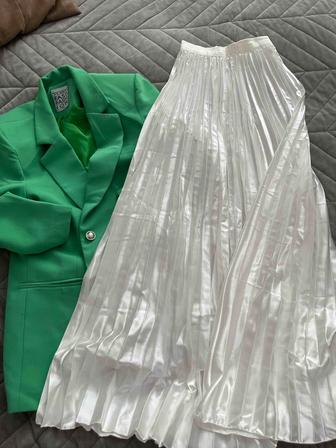 Продам костюм с юбкой