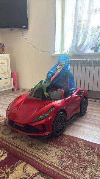 Продам машинку детскую