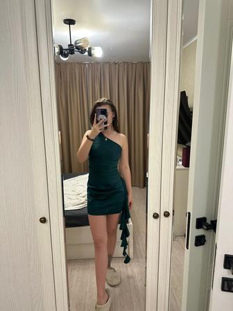 Портная-закройщик принимает заказы на индивидуальный пошив женской одежды