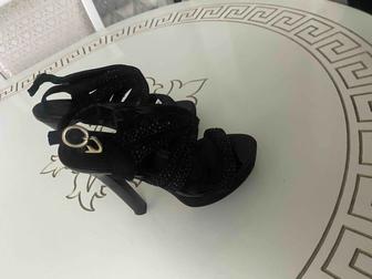 Босоножки на высоком каблуке 35 размер