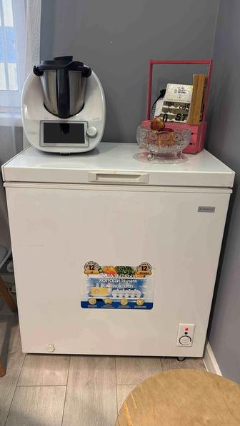 Продаю морозильник