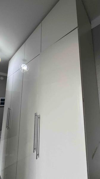 Шкаф-шифоньер продается